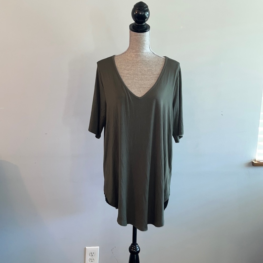 Torrid NWOT Super Soft Stretch
Challis Tunic Top - Size 2XL - Camo green